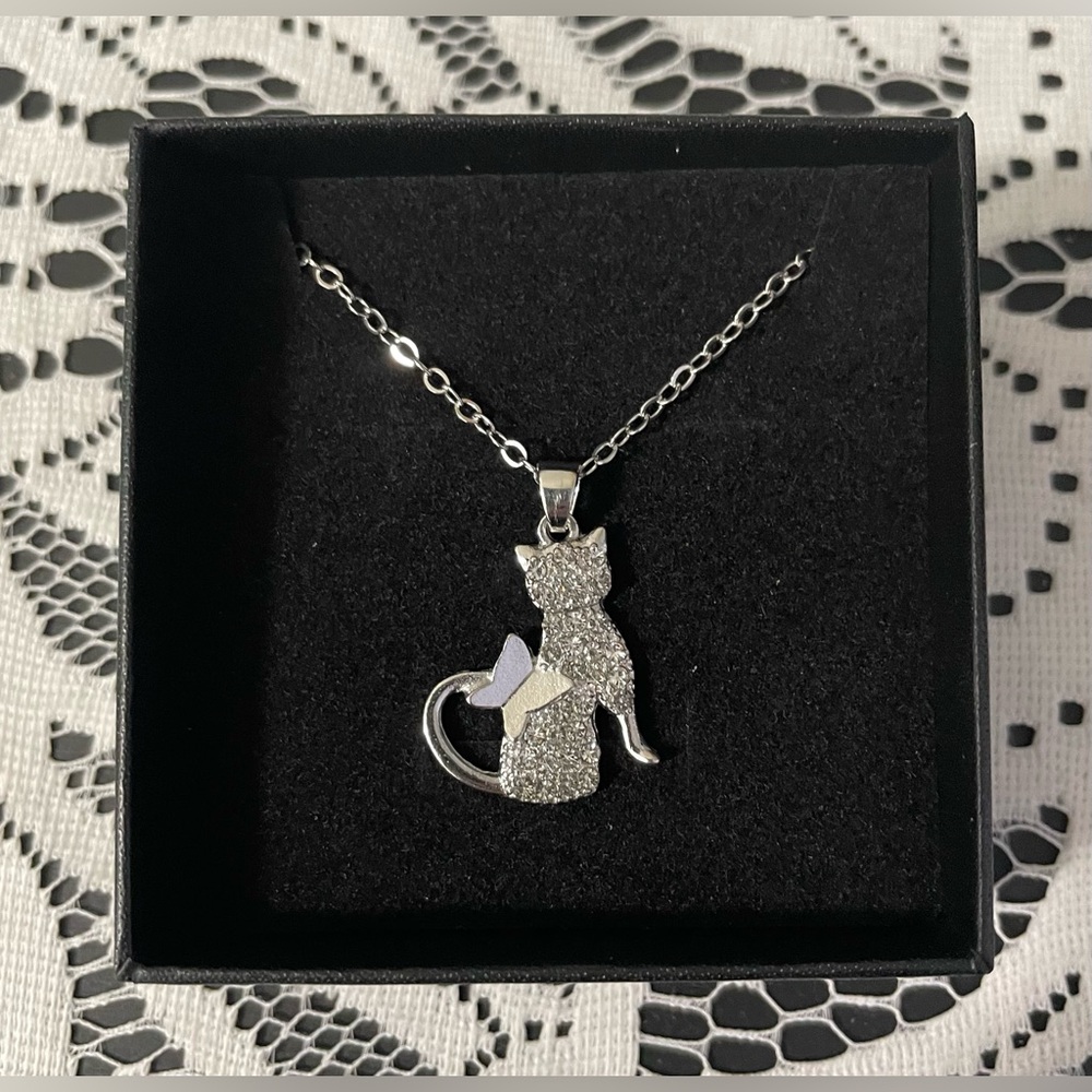 🌸 NEW Sparkling Cat Pendant Necklace